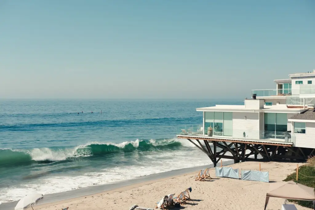 Malibu Guide 8 Malibu Beach - House overlooking ocean