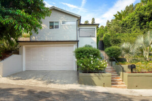 Front of House on St Ives Drive in Los Angeles