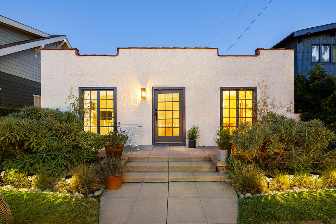 This Venice bungalow blends mid-century modern decor with California cool.