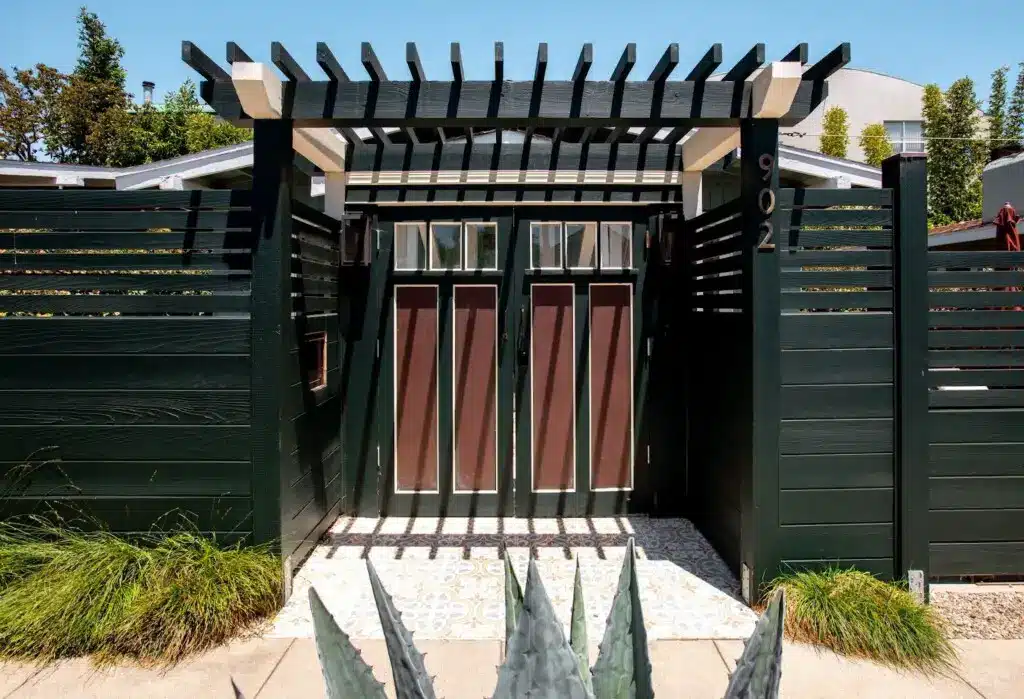 Monthly vs Short-Term Rentals 1 Luxury monthly rentals available in Southern California by Open Air Homes. Monthly vs Short-term rentals