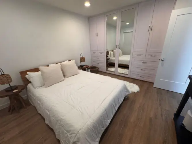 Bedroom with bed, pillows, and wardrobe at Malibu Breeze.