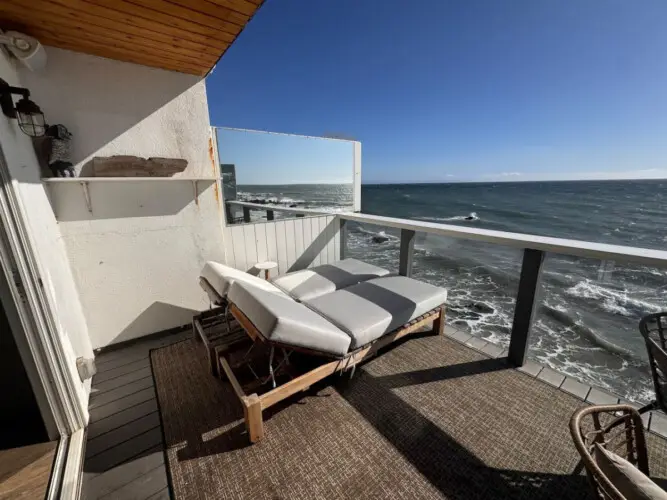 Malibu Breeze - Ocean Front Condo w/ Beach Access