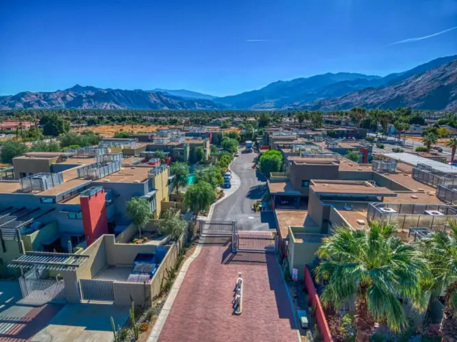 Aerial view of La Mirage, a gated community with modern homes and stunning mountain views in Palm Springs – by Open Air Homes.