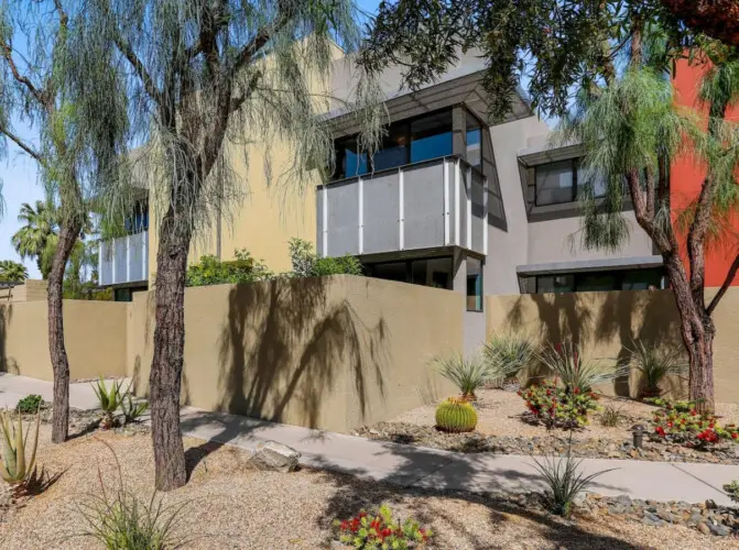 Exterior of a modern home at La Mirage gated community in Palm Springs, showcasing contemporary design – by Open Air Homes.