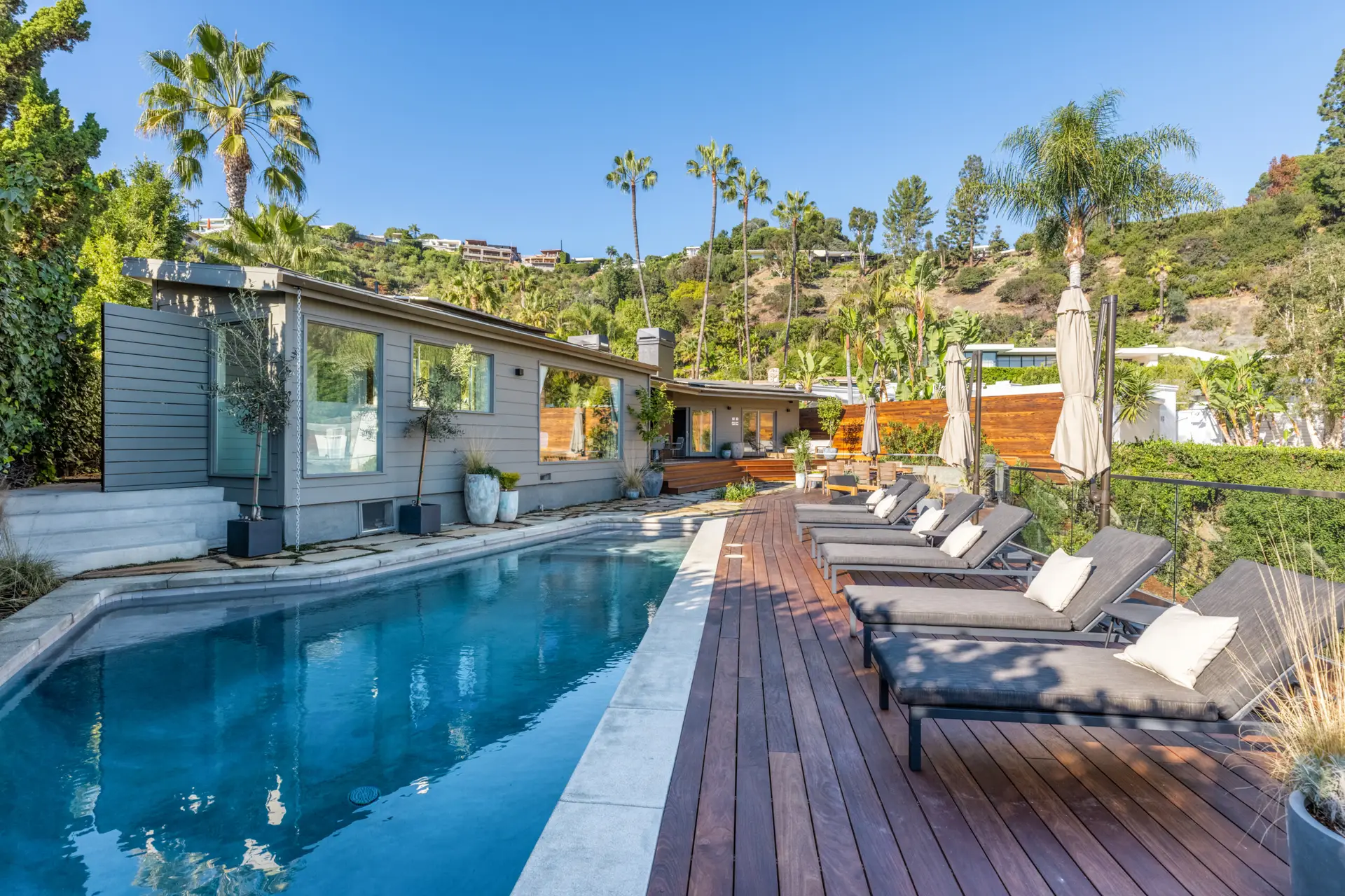 Choosing the right Airbnb property manager is vital for rental success. Discover 6 essential tips to boost bookings, guest satisfaction, and revenue.