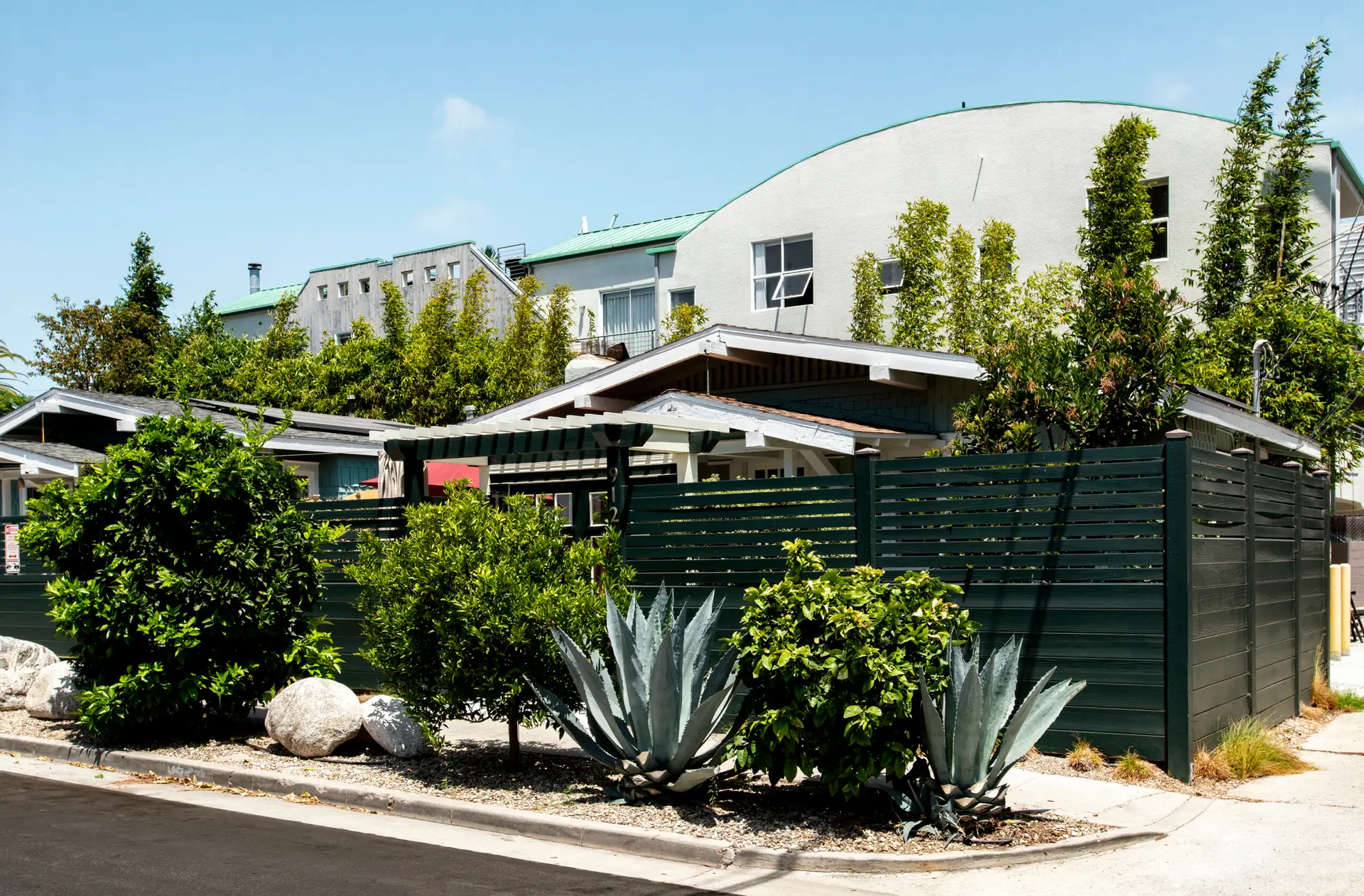 Venice Beach Residential Leasing | 5 Reasons to Choose Us - Luxury vacation rental in Venice Beach with outdoor space - Open Air Homes monthly rental.