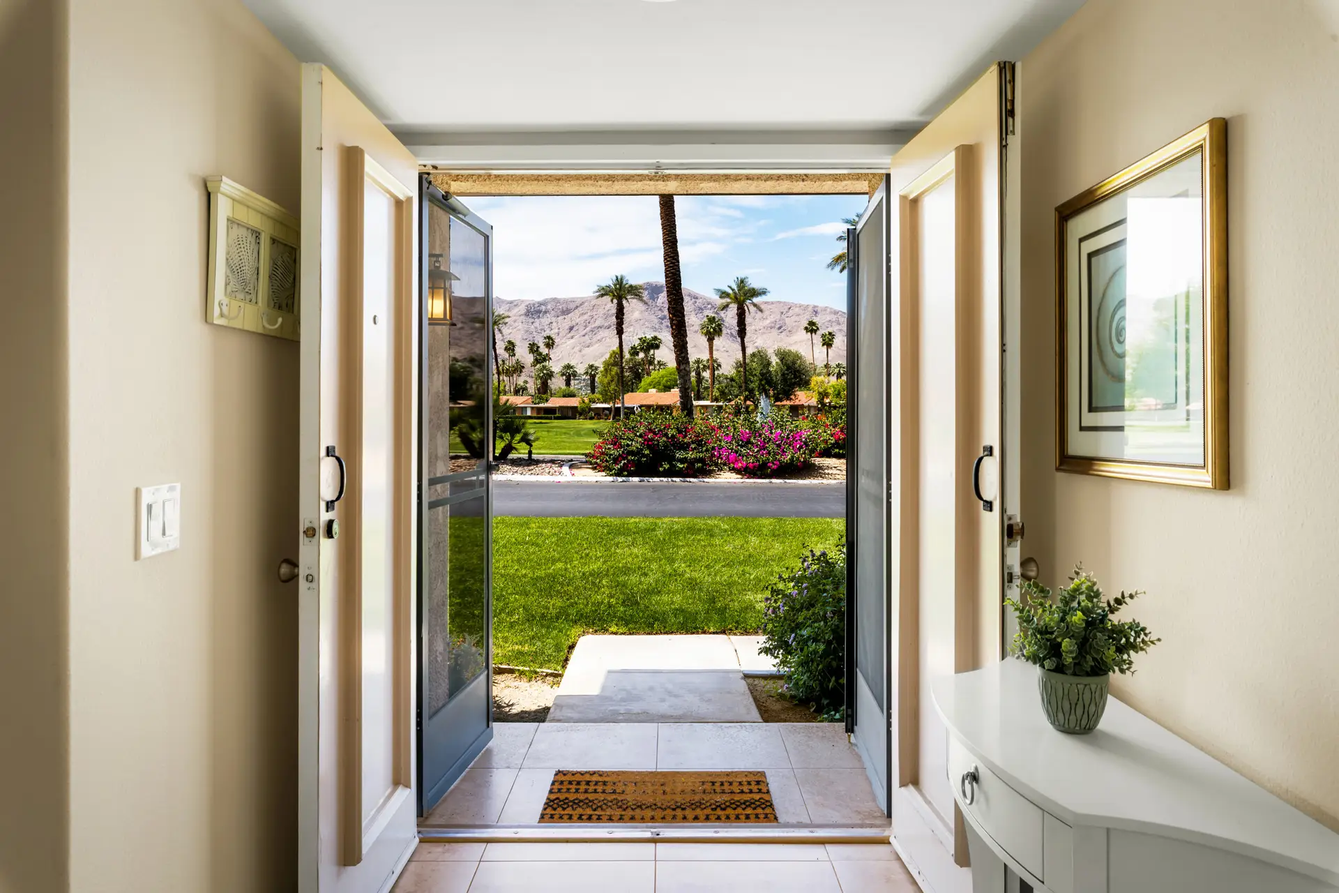 Top Pick: Sunrise Country Club Monthly Rental in Style​