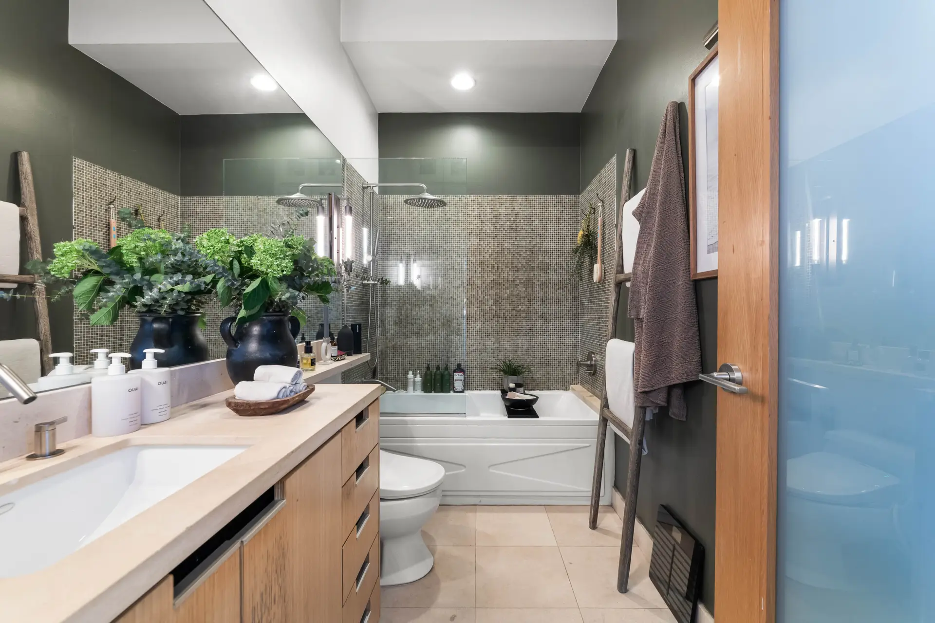 Modern bathroom with bathtub in Venice Beachfront Artist Loft – Open Air Homes