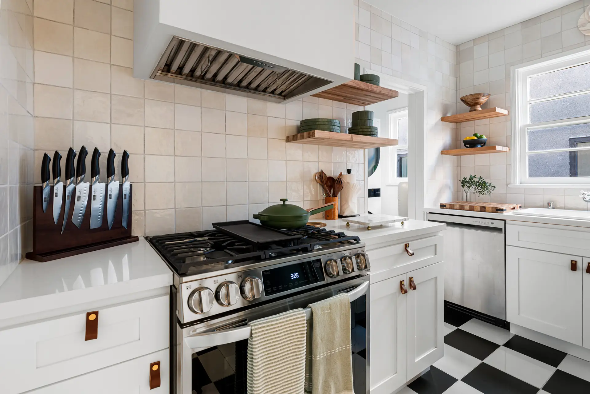 2025 Los Angeles Airbnb Occupancy Rate: Market vs Open Air Homes