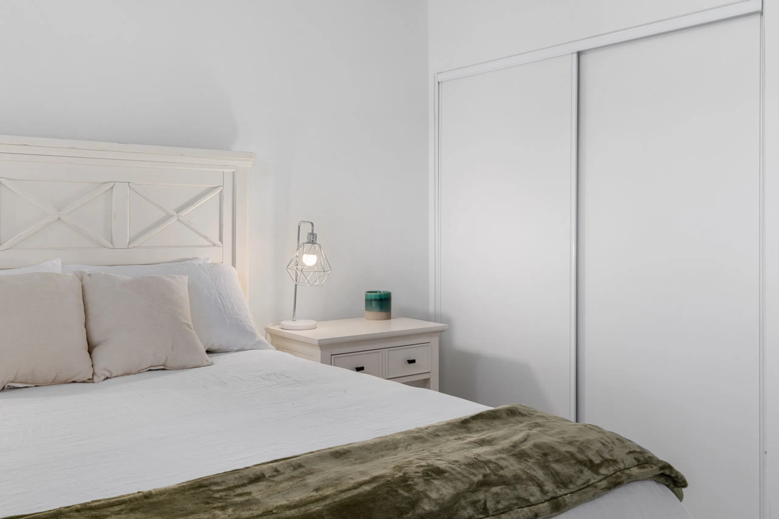 Desert Falls guest bedroom