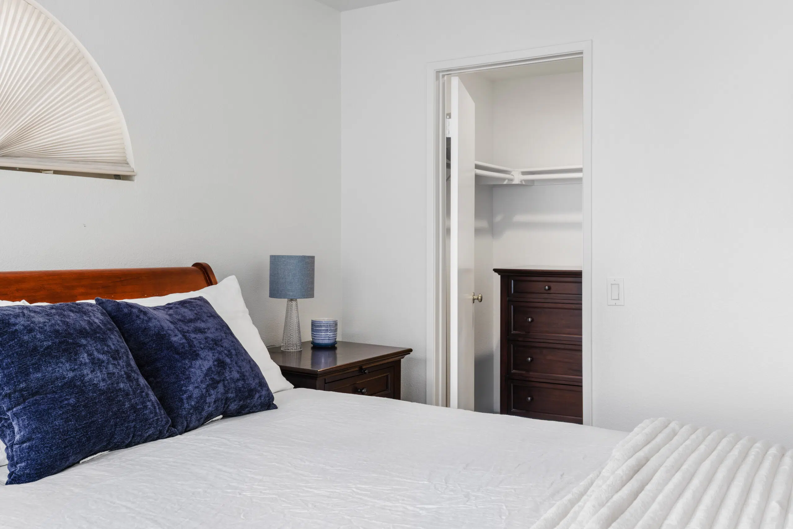 Desert Falls guest bedroom after new bedding and furniture