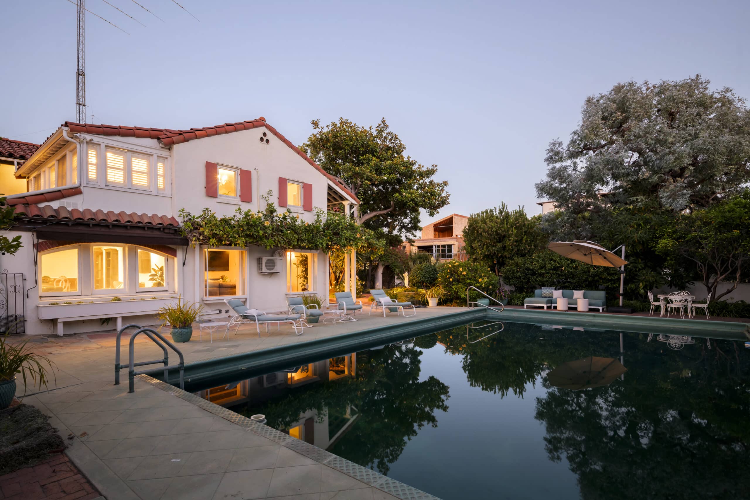 070 5 Bedroom Pacific Palisades Estate The Estate and Pool at Blue Hour 1 scaled